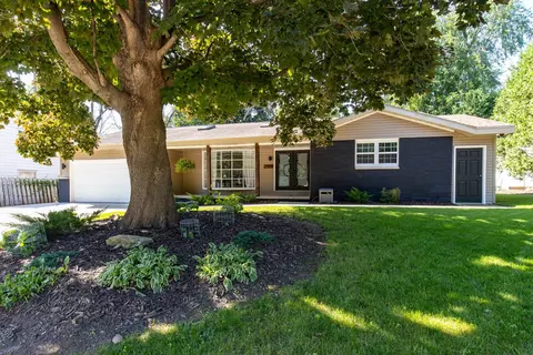2107 Riverside Dr, Kaukauna, WI 54130