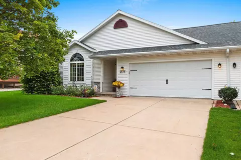 2838 Capricorn Dr, Green Bay, WI 54311