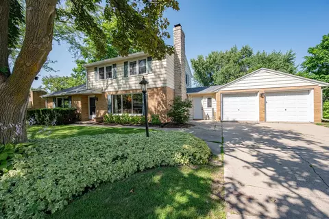 140 W Briar Ln, Green Bay, WI 54301