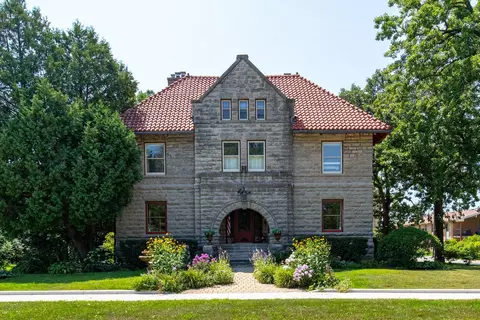 1057 Algoma Blvd, Oshkosh, WI 54901