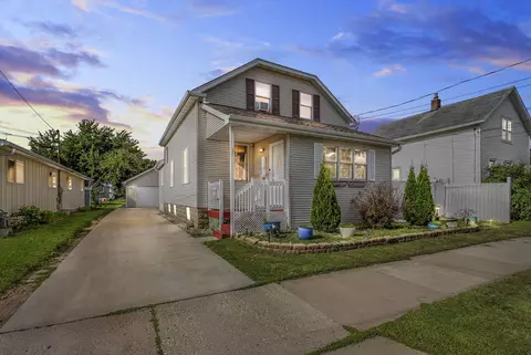 738 W 5th Ave, Oshkosh, WI 54902