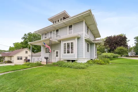 3 N Ewald St, Mayville, WI 53050