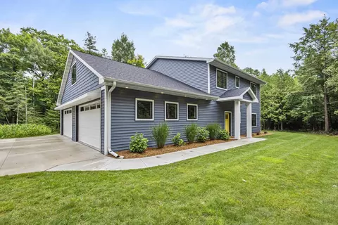 6892 Bay Shore Dr, Egg Harbor, WI 54209