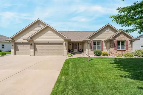 w5836 Sweet William Drive, Appleton, WI 54915 photo 2