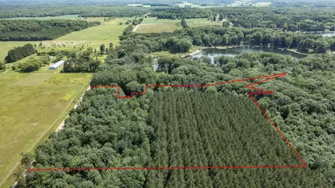 E Oak Ridge Lane, Gresham, WI 54128