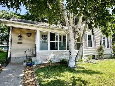 704 Bismarck Ave, Oshkosh, WI 54902