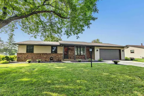 1145 Meadow View Ln, De Pere, WI 54115