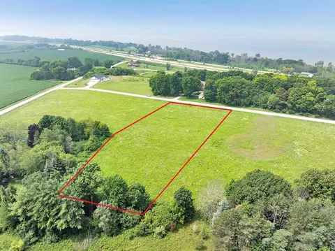 rustic oak drive, Luxemburg, WI 54217