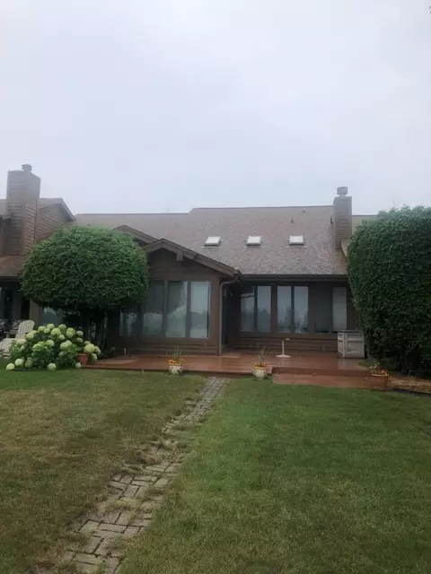 360 Harbor Pointe Ct, Winneconne, WI 54986