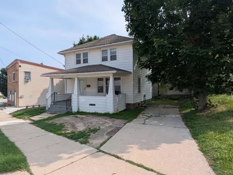 2113 Western Ave, Manitowoc, WI 54220