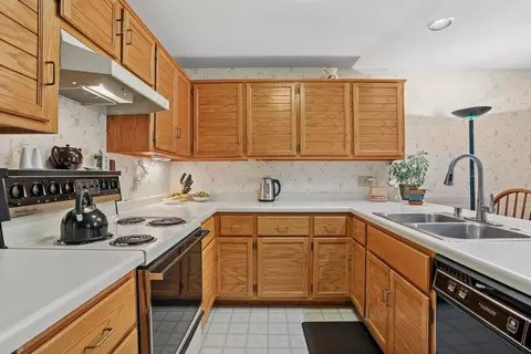 Kitchen - 929 E Windfield Pl #B, Appleton, WI 54911 photo 3 of 3