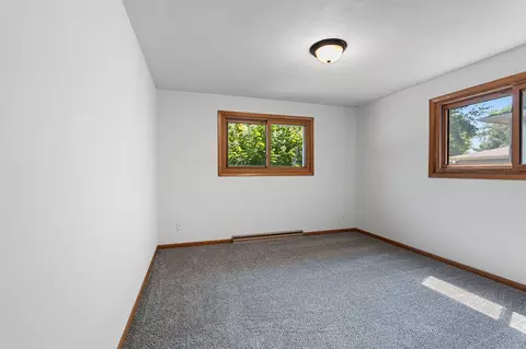Bedroom - 2407 S Clover Ln, Appleton, WI 54915 photo 6 of 7