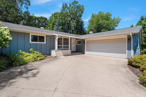 Exterior - 2407 S Clover Ln, Appleton, WI 54915 photo 3 of 11