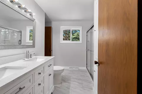Bath - 2407 S Clover Ln, Appleton, WI 54915 photo 3 of 5
