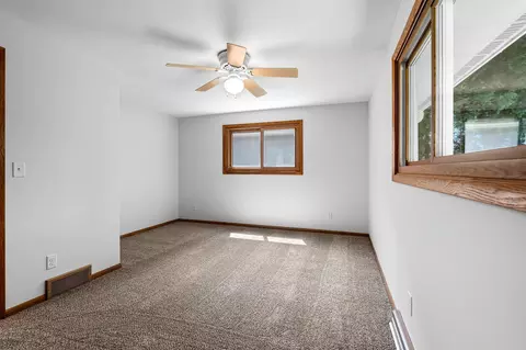 Bedroom - 2407 S Clover Ln, Appleton, WI 54915 photo 2 of 7