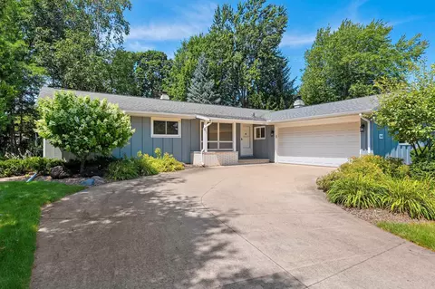 Exterior - 2407 S Clover Ln, Appleton, WI 54915 photo 4 of 11