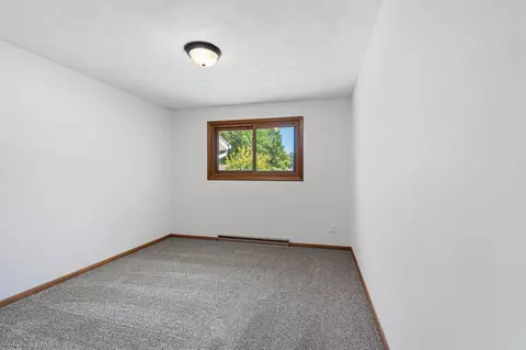 Bedroom - 2407 S Clover Ln, Appleton, WI 54915 photo 4 of 7