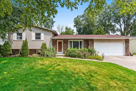 1570 Birchwood Dr, Green Bay, WI 54304