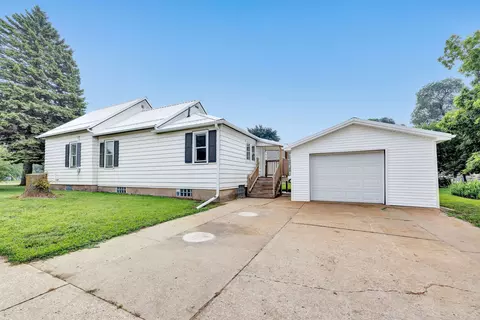 921 Velp Ave, Green Bay, WI 54303