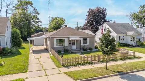 144 S James St, Kimberly, WI 54136
