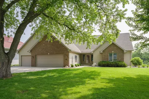 730 Pinecrest Rd, Green Bay, WI 54313