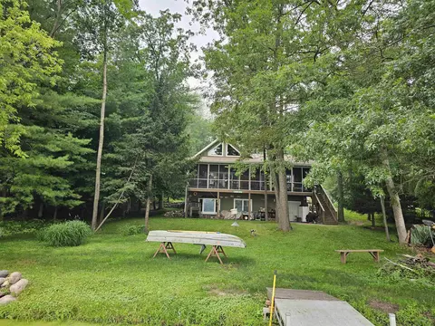 150 Lake Shore Dr, Iola, WI 54945