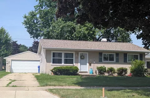 2327 S Meadowview Ln, Appleton, WI 54915