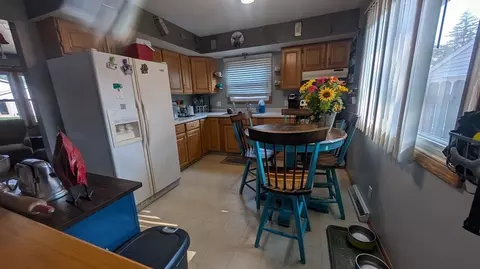 2327 S Meadowview Ln, Appleton, WI 54915 photo 3