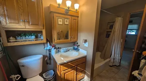 2327 S Meadowview Ln, Appleton, WI 54915 photo 6