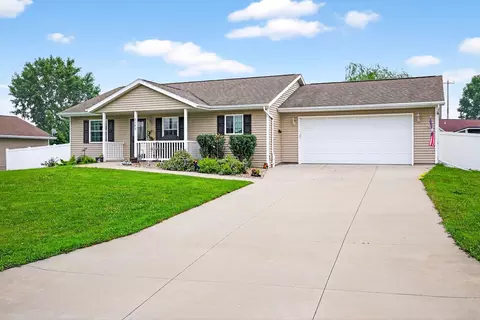 2403 W American Dr, Neenah, WI 54956