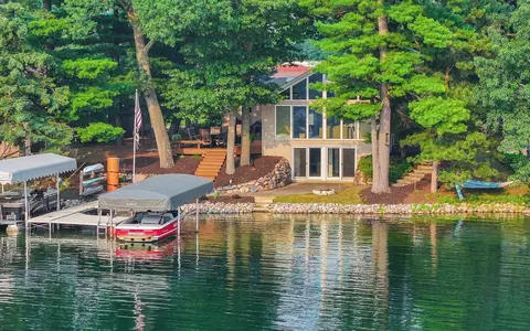 n2475 East Miner Drive, Waupaca, WI 54981
