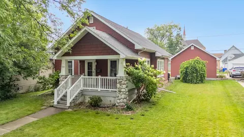 122 W 9th St, Kaukauna, WI 54130