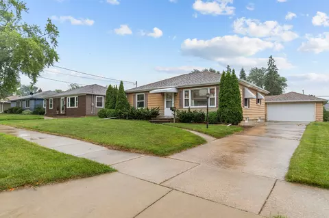309 E 17th St, Kaukauna, WI 54130