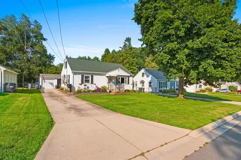 335 E Mission Rd, Green Bay, WI 54301