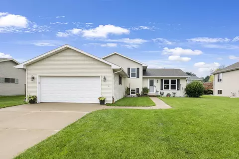 3821 Purple Crest Dr, Oshkosh, WI 54901