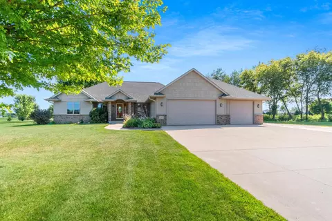 3561 Grand Meadows Xing, Neenah, WI 54956