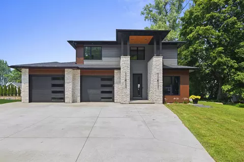2257 E Shore Dr, Green Bay, WI 54302