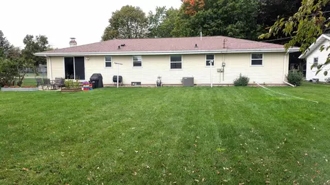 Exterior - 2716 S Greenview St, Appleton, WI 54915 photo 2 of 4