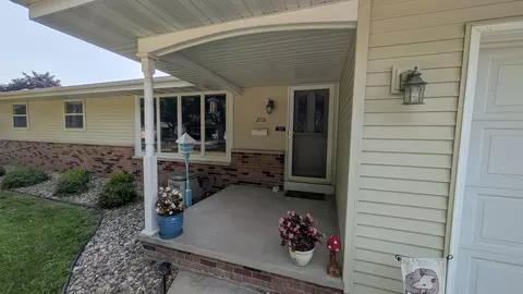 Exterior - 2716 S Greenview St, Appleton, WI 54915 photo 1 of 4