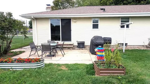 Exterior - 2716 S Greenview St, Appleton, WI 54915 photo 3 of 4
