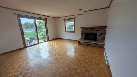 Living - 2716 S Greenview St, Appleton, WI 54915 photo 3 of 5