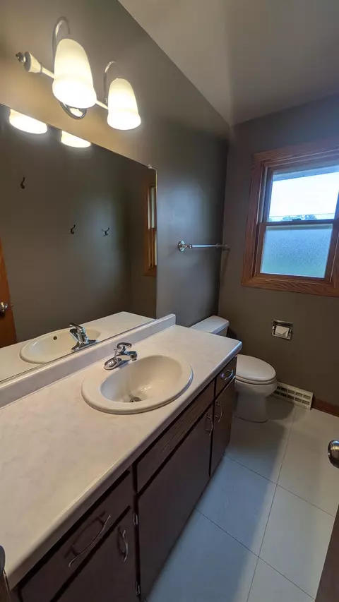 Bath - 2716 S Greenview St, Appleton, WI 54915 photo 1 of 3