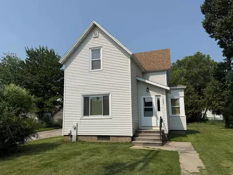 1629 Pernin St, Marinette, WI 54143