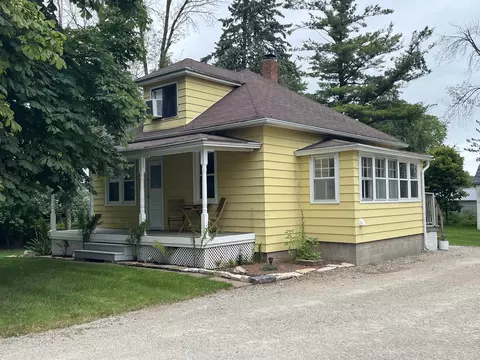 134 W Main St, Pulaski, WI 54162