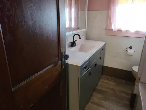 Bath - 813 W Harris St, Appleton, WI 54914 photo 2 of 2
