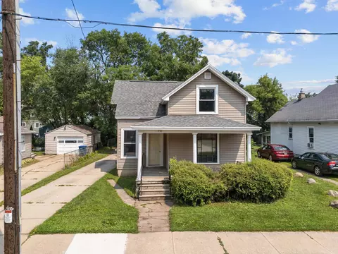 730 Woodland Ave, Oshkosh, WI 54901