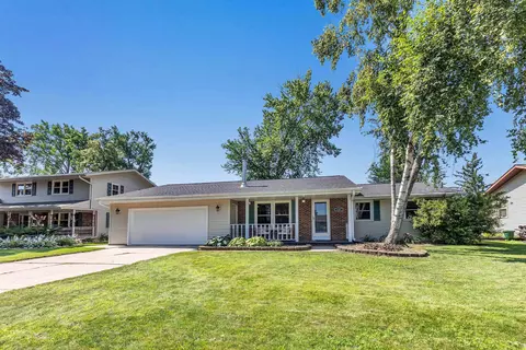 1321 Valley View Rd, Green Bay, WI 54304