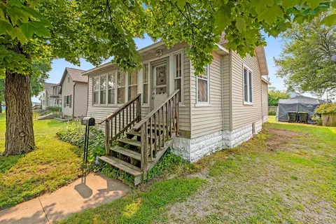1613 13th Ave, Menominee, MI 49858