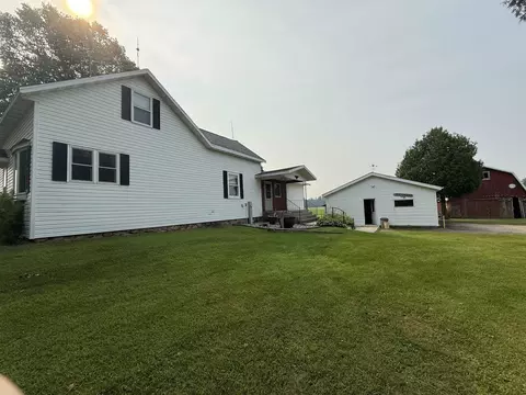1341 Schabow St, Gresham, WI 54128 photo 2
