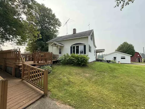 1341 Schabow St, Gresham, WI 54128